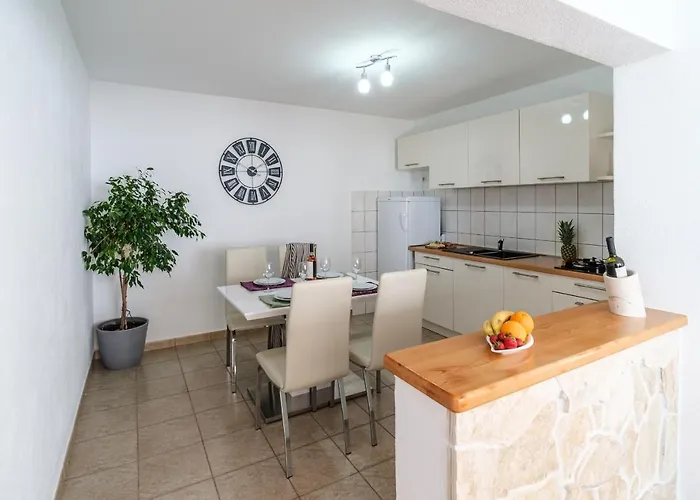 Plaza Divuje Murvica (Brac)