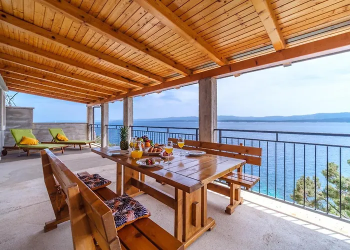 Plaza Divuje * Murvica (Brac)