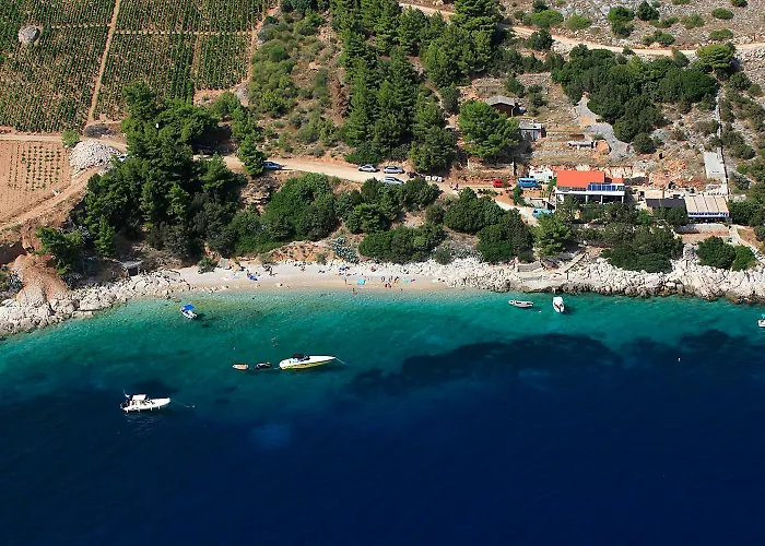 Plaza Divuje Murvica (Brac)